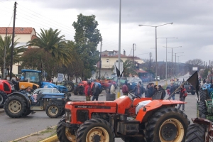 Συνεχίζεται το μπλόκο των αγροτών στο Σουληνάρι