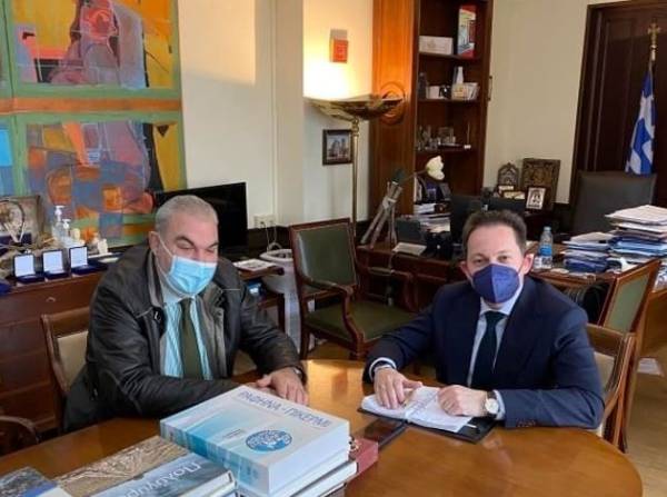 Λεβεντάκης σε Πέτσα για αγροτική οδοποιία