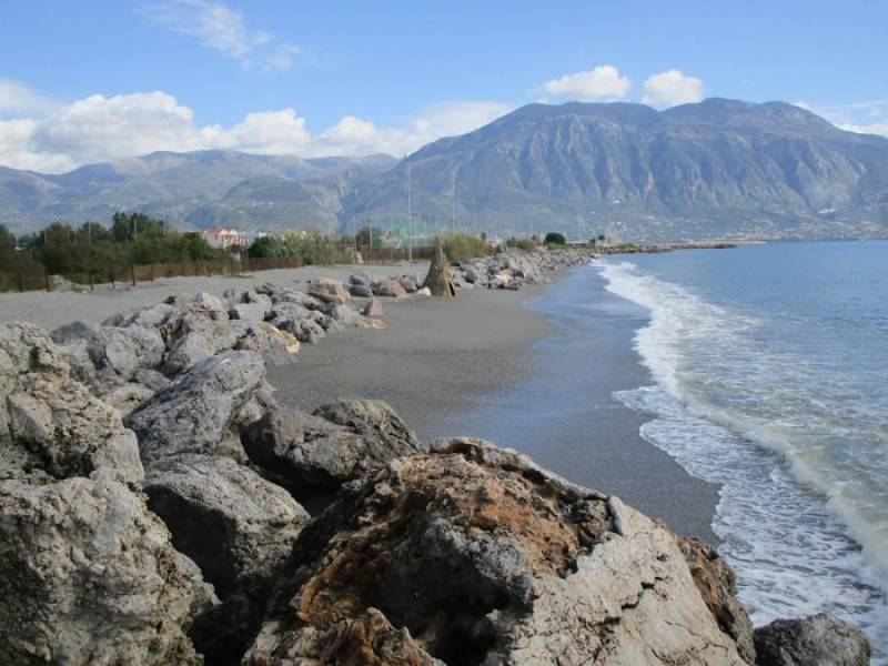 Καλαμάτα: Ιστιοφόρο προσάραξε στην παραλία του Κορδία