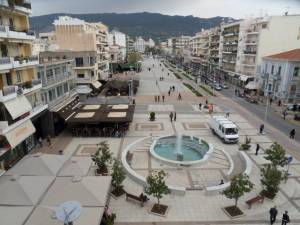 Δημόπουλος: &quot;Εχει περισσότερα δέντρα η πλατεία αλλά είναι μικρά&quot;