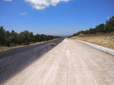 Ασφαλτος στο δρόμο Ικλαινα - Κορυφάσιο