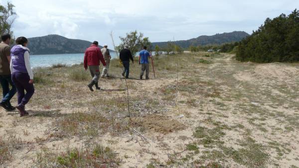 Εθελοντικός καθαρισμός στη λιμνοθάλασσα της Γιάλοβας