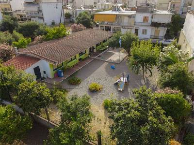 Διαμαρτυρία γονέων στο 1ο Νηπιαγωγείο Καλαμάτας: Συνεχίζεται η έλλειψη προσωπικού για το Ολοήμερο