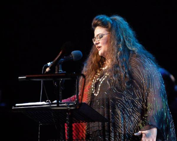 Νένα Βενετσάνου: &quot;Οι τέχνες φωλιάζουν πάντα στις καρδιές των ανθρώπων&quot;