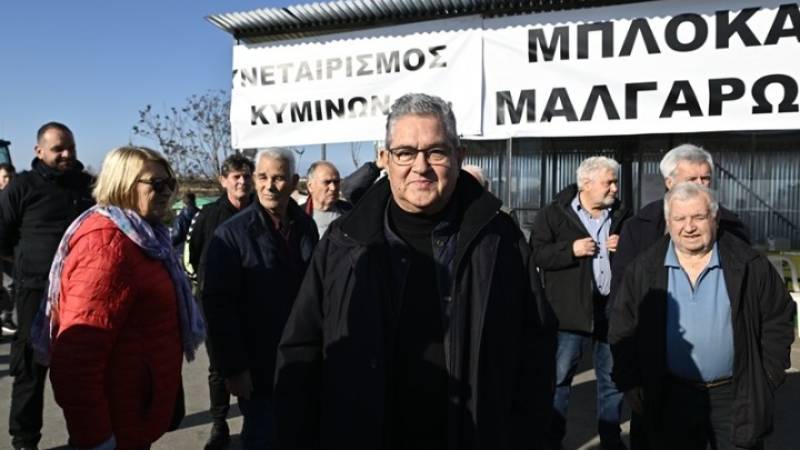 Στα μπλόκα των αγροτών στη Φθιώτιδα ο Δημ. Κουτσούμπας