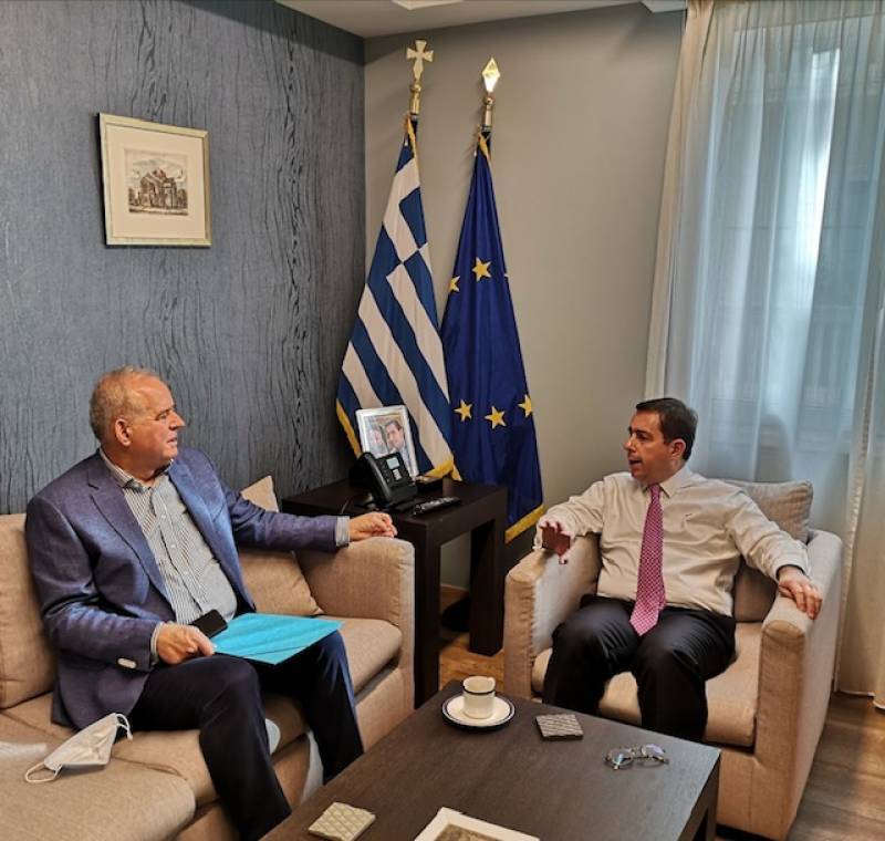 Μηταράκης για αντιμετώπιση προβλήματος με εργάτες γης