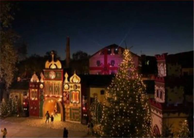 Αγαπημένες πόλεις της Ελλάδας έβαλαν τα γιορτινά τους (Βίντεο)