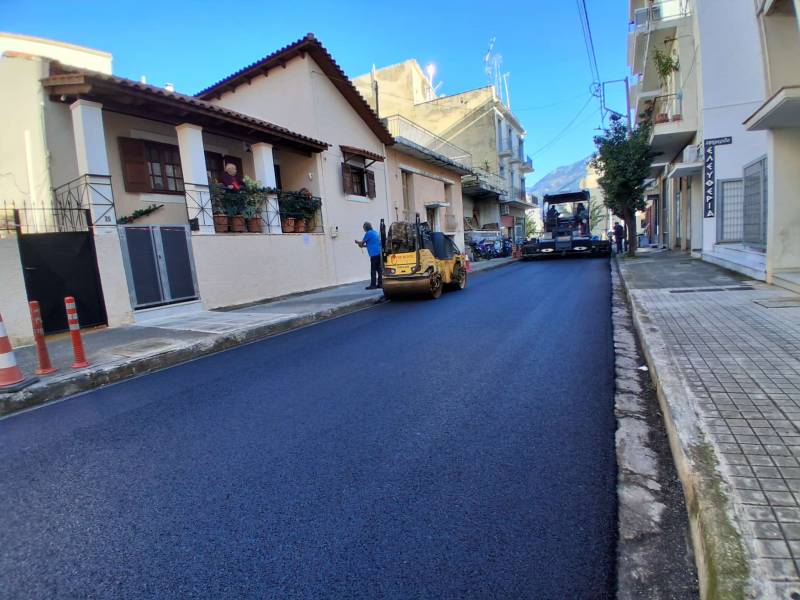 Εργασίες ασφαλτοστρώσεων σε οδούς της Καλαμάτας