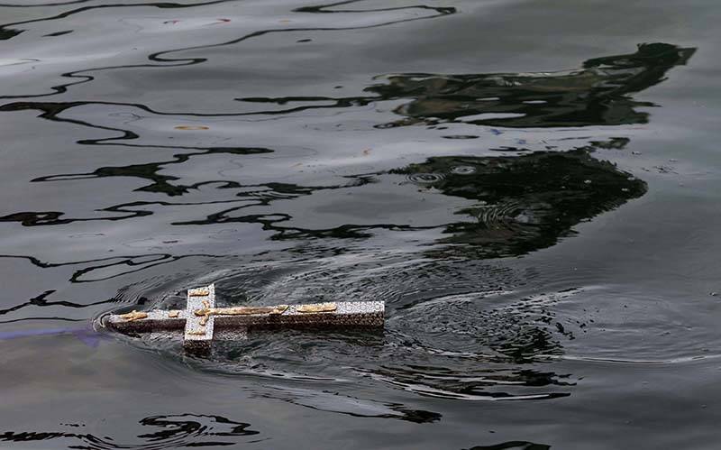 Στο σιντριβάνι της πλατείας Φιλιατρών ο αγιασμός των υδάτων!
