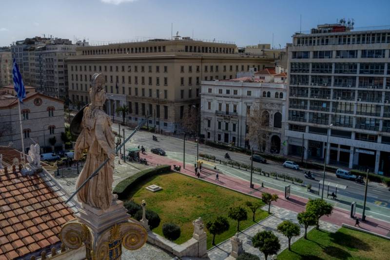 Ελεγχόμενη έκρηξη σε... περίεργη μπαγκαζιέρας στο κέντρο της Αθήνας