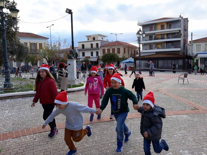 Μικροί Αϊ - Βασίληδες στην πλατεία Φιλιατρών