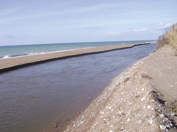 Οι επιθεωρητές περιβάλλοντος διαπιστώνουν παράνομη αμμοληψία σε Νέδα και Λάδωνα