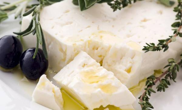 Εγγυήσεις Κομισιόν για τα ΠΟΠ ελιές Καλαμών και φέτα