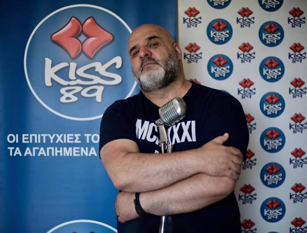 Ο Θοδωρής Σαραντόπουλος στη μεσημεριανή ζώνη του Kiss FM 89