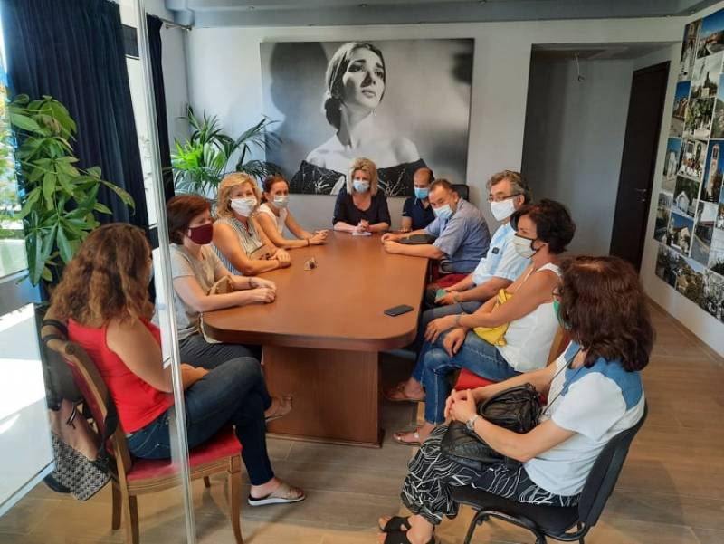 Συνάντηση με διευθυντές για σχολεία του Δήμου Οιχαλίας