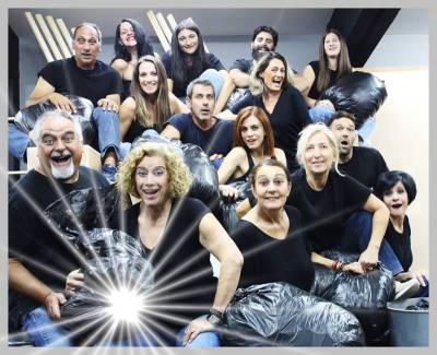 “ΣΥΝ ΕΝΑ - ΜΙΧΑΛΗΣ ΤΟΥΜΠΟΥΡΟΣ”: Τον Οκτώβριο η νέα παραγωγή με τίτλο "Σκουπίδια”