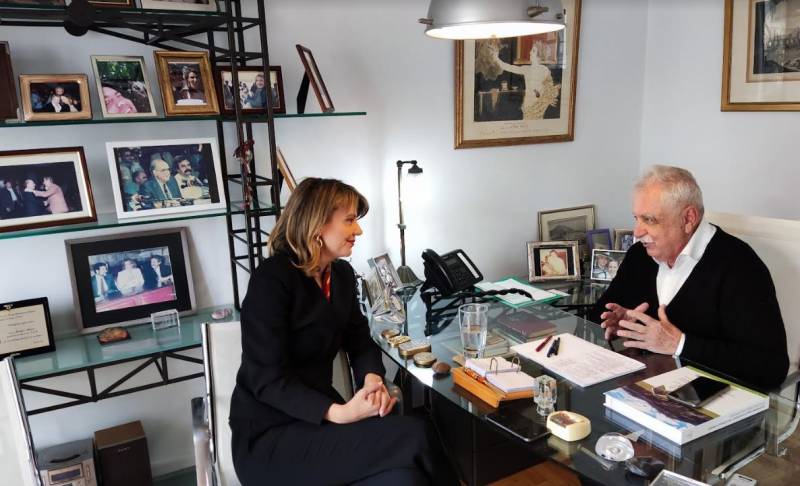 Ο Σταύρος Μπένος στο πλευρό της Αριστέας Καζάκου