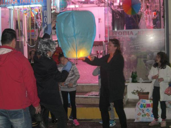 Αερόστατα και κεράσματα στο Ανατολικό Κέντρο Καλαμάτας