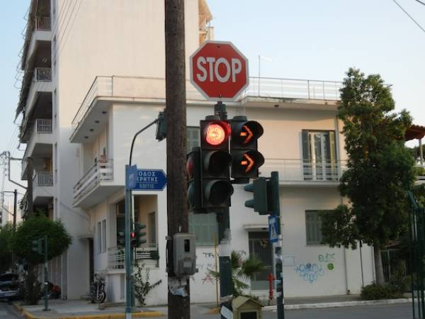 &quot;Κολλημένη&quot; η ένδειξη...