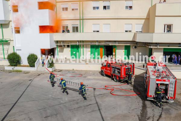 Ασθενείς και προσωπικό απεγκλώβισε η Πυροσβεστική στο Νοσοκομείο Καλαμάτας (σενάριο άσκησης - vid)