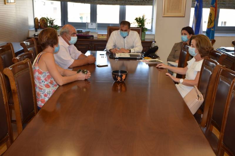 Σύσκεψη στον Δήμο Καλαμάτας: Τρεις μάσκες σε κάθε μαθητή