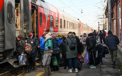 Σχεδόν 103 εκατομμύρια άνθρωποι εγκαταλείπουν τις χώρες τους λόγω πολέμων και διωγμών