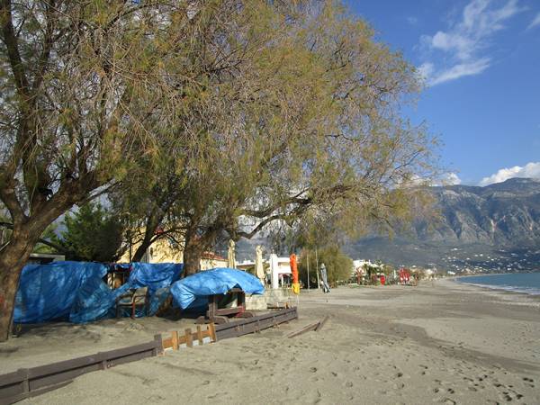 Όπως κάθε χρόνο την τελευταία 10ετία: Νέες υποσχέσεις Νίκα για τάξη στον αιγιαλό