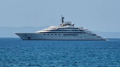 Καλαμάτα: Aνοιχτά της Μαρίνας ο Σεΐχης του Αμπού Ντάμπι (φωτο)