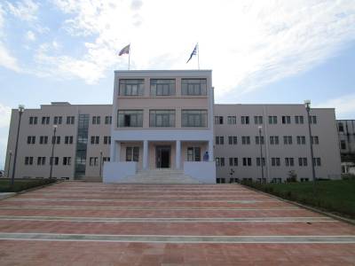 Δεν χωράει η Πολεοδομία στο νέο Δημαρχείο