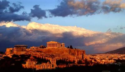 Bloomberg: Το ελληνικό χρέος δεν είναι πια το φόβητρο της Ευρώπης