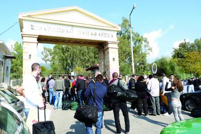 Επιβεβαίωση Καμμένου για κλείσιμο στρατοπέδων