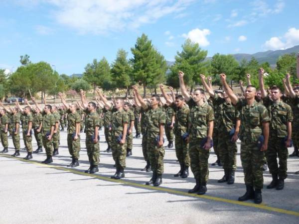 Οι νεοσύλλεκτοι ορκίστηκαν και δεν ξαναγυρίζουν στην Καλαμάτα (βίντεο)