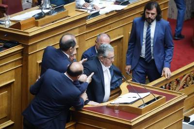 Δημήτρης Κουτσούμπας: Διέκοψε την ομιλία του μετά από πόνους στη μέση (Βίντεο)