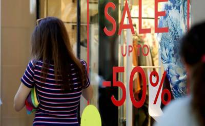 Καλοκαιρινές εκπτώσεις: Συγκρατημένοι παραμένουν ακόμα οι καταναλωτές (Βίντεο)
