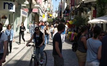 Διχογνωμία εμπόρων για τις Κυριακές