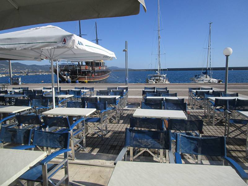 Από σήμερα δίνουν ζωή στην καθημερινότητα: Με νέα φυσιογνωμία καφέ και εστιατόρια