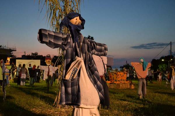 Εντυπωσιάζει στην Κυπαρισσία η έκθεση των σκιάχτρων