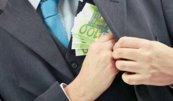 &quot;Μαϊμού&quot; εφοριακός άρπαξε 8.000 ευρώ από 76χρονη στην Καλαμάτα