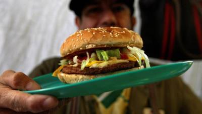 Eθισμένοι στα υπερεπεξεργασμένα τρόφιμα οι Αμερικανοί μεσήλικες