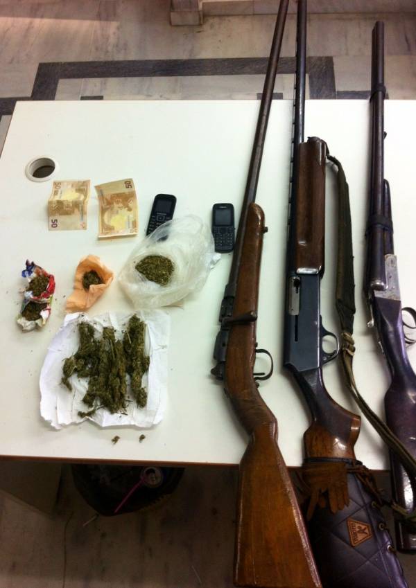 Συλλήψεις για χασίς και όπλα