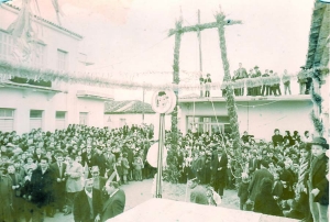 Παραδοσιακή ομάδα φουστανελοφόρων στο καρναβάλι της Μεσσήνης 