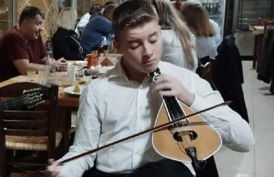 Παναγιώτης Τάσου: Παίζει λύρα και του αρέσει η παράδοση