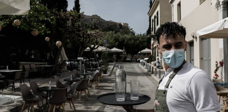 Εστίαση: Βουλευτές της Νέας Δημοκρατίας ζητούν από τον Χαρδαλιά μουσική και επέκταση ωραρίου