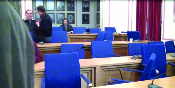 Αποχώρησε η αντιπολίτευση από το Δημοτικό Συμβούλιο Καλαμάτας