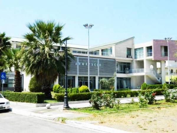 Ξενώνας το παλιό Δημοτικό Σχολείο Χαραυγής