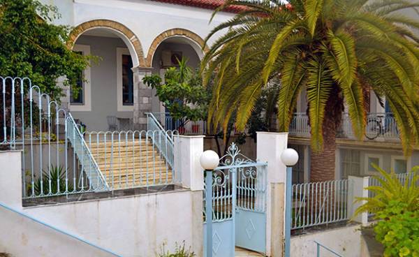 Πρόσληψη εκπαιδευτικού προσωπικού στη "Φάρις"