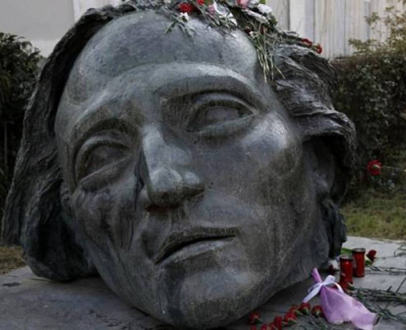 Να μεταβληθεί σε γιορτή δημοκρατίας