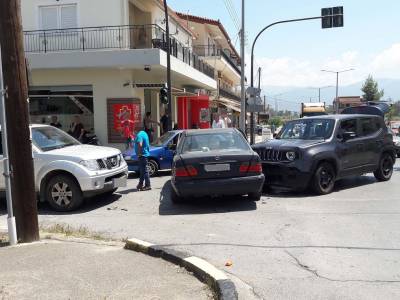Μεσσήνη: Τροχαίο με τραυματισμό στη διασταύρωση για Μπούκα