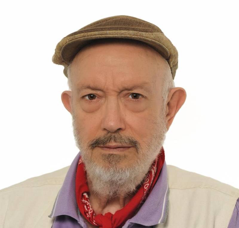 Από τον Κουμουνδούρο στο «λιμάνι–πάρκινγκ»: Οταν τιμούμε τους ήρωες με αγάλματα και εγκαταλείπουμε τα έργα τους