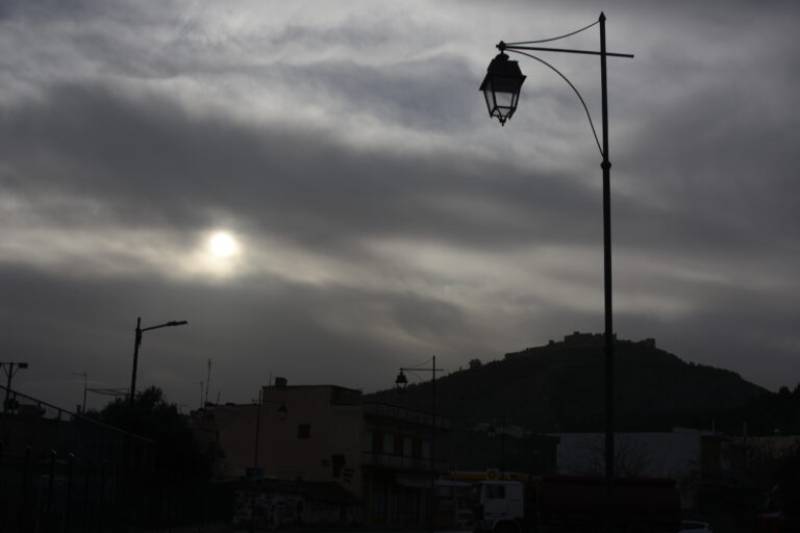 Εκρηκτικό κοκτέιλ υψηλών θερμοκρασιών και αφρικανικής σκόνης – Πότε θα καθαρίσει η ατμόσφαιρα (βίντεο)